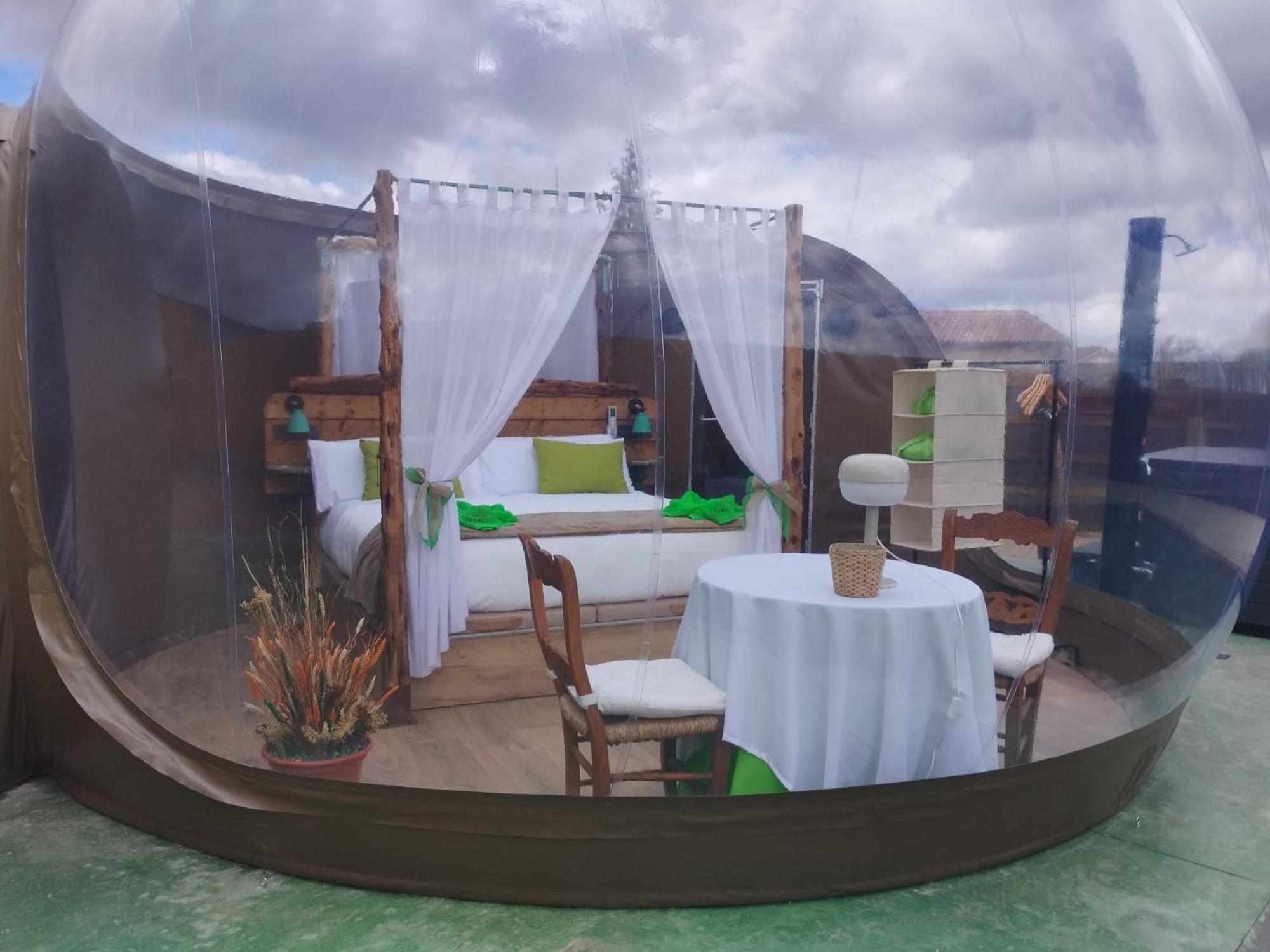 Cosmoveros - Hotel Burbuja Pedraza Dış mekan fotoğraf