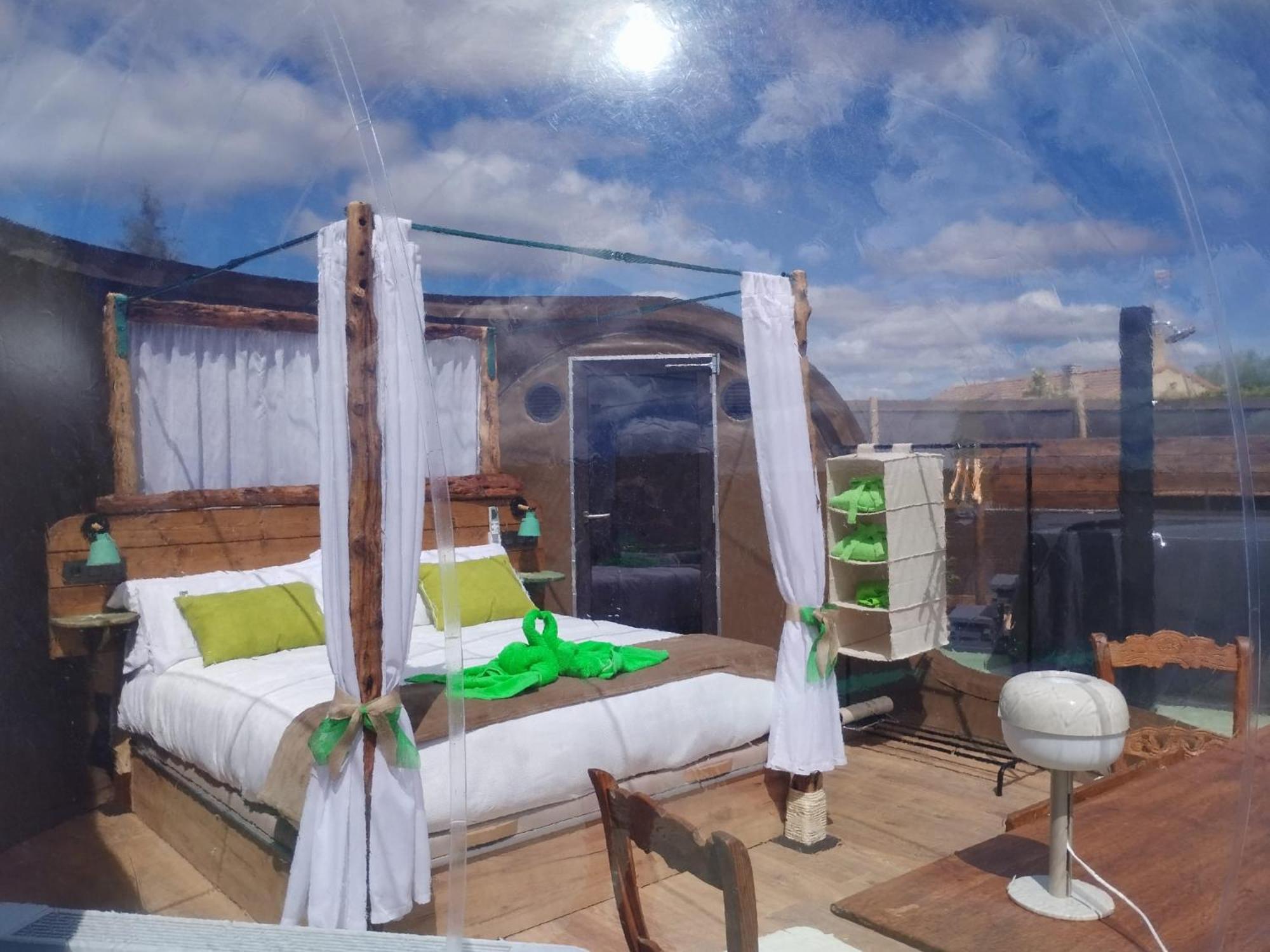Cosmoveros - Hotel Burbuja Pedraza Dış mekan fotoğraf