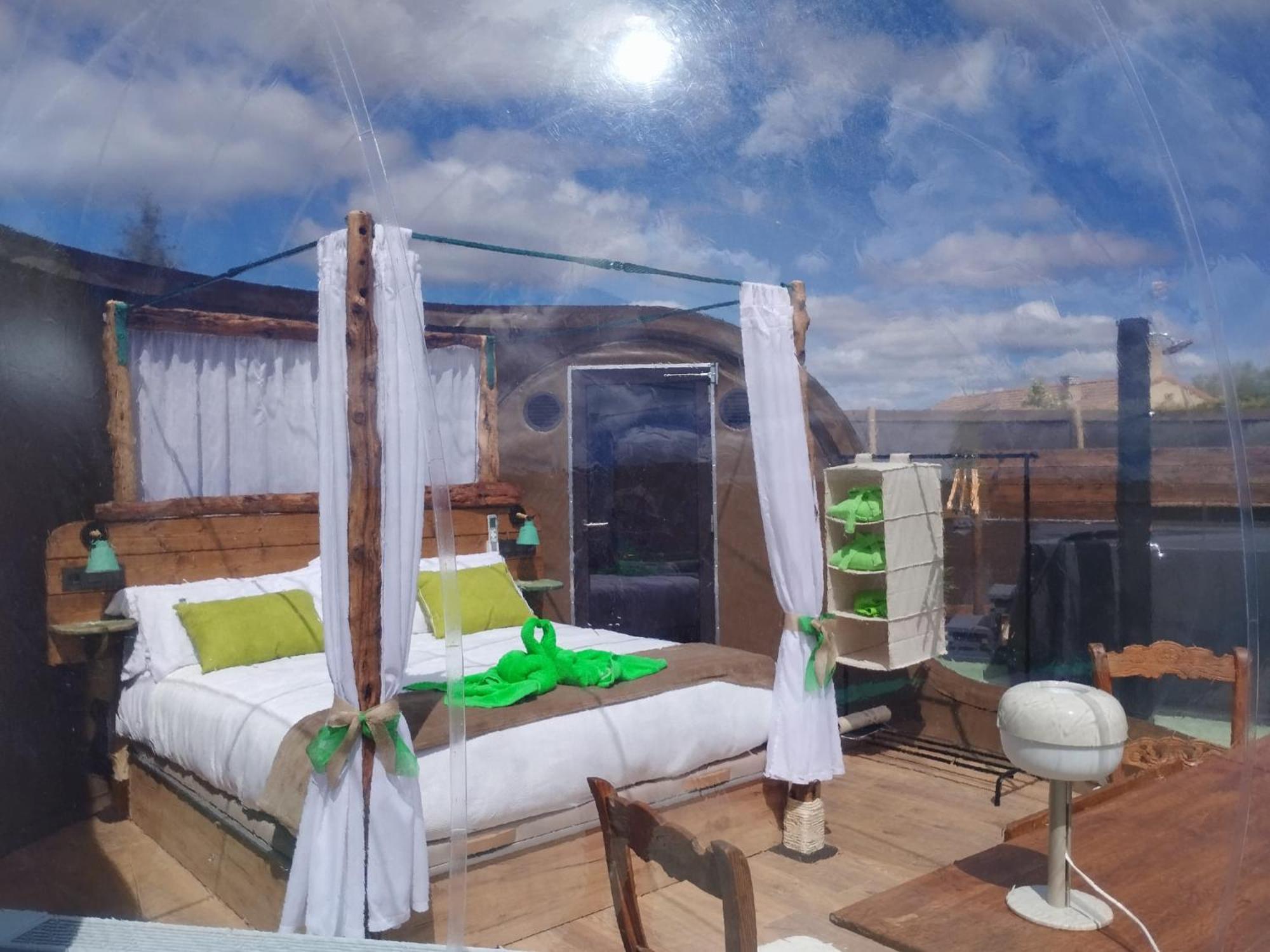 Cosmoveros - Hotel Burbuja Pedraza Dış mekan fotoğraf