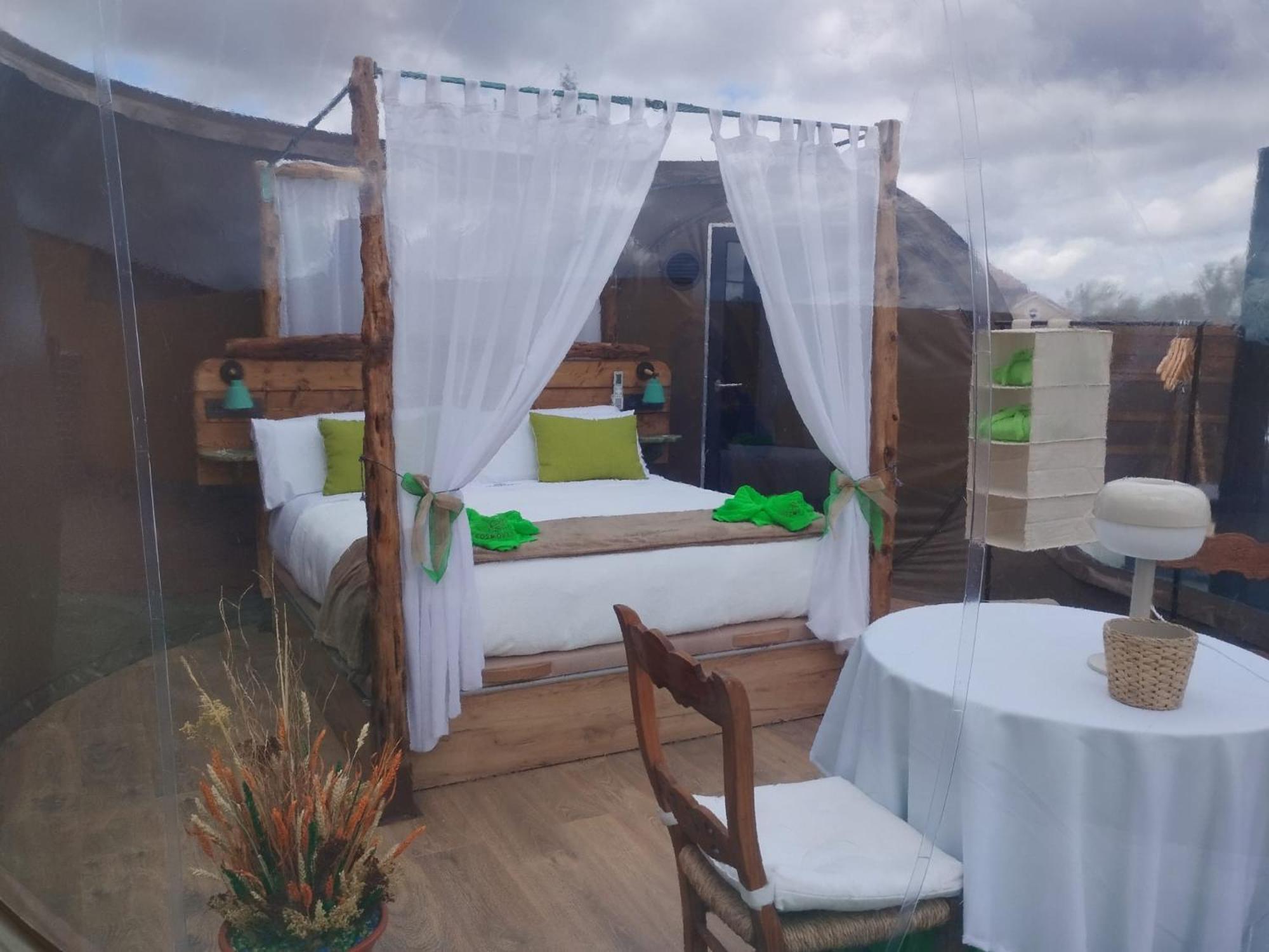 Cosmoveros - Hotel Burbuja Pedraza Dış mekan fotoğraf