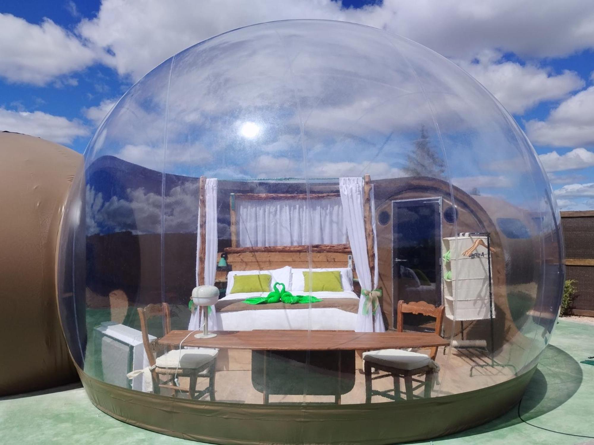 Cosmoveros - Hotel Burbuja Pedraza Dış mekan fotoğraf
