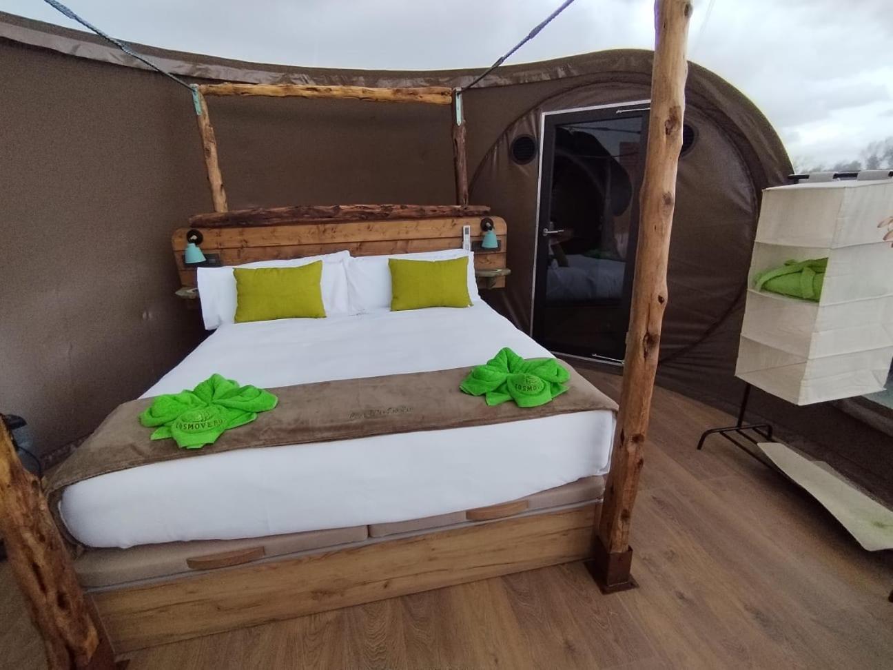 Cosmoveros - Hotel Burbuja Pedraza Dış mekan fotoğraf